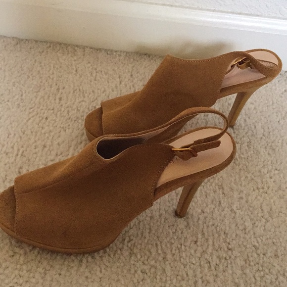 Size 61/2M, 4 inches high heels - Picture 2 of 3